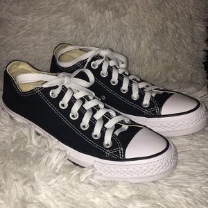 low top black converse